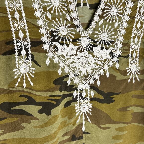 Johnny Was Silk Embroidered Camo Top Size Small - Picture 4 of 11